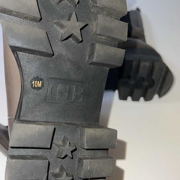 Lug sole Chelsea Boots - Picture 7 of 8